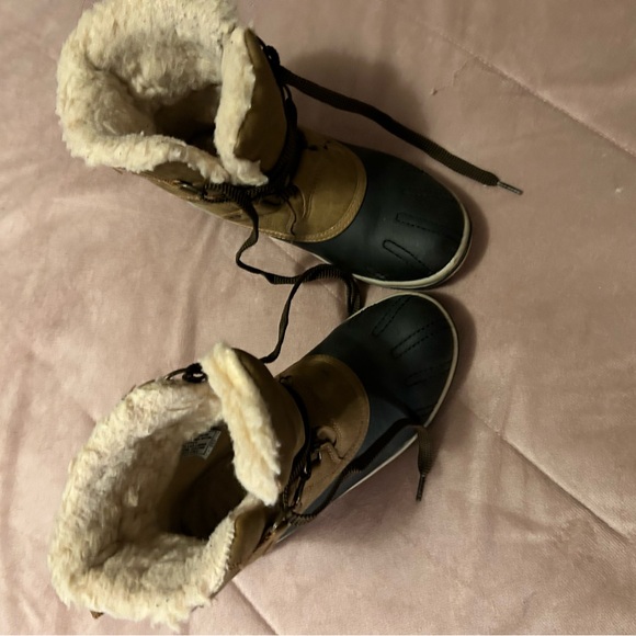 Boots - Picture 3 of 4